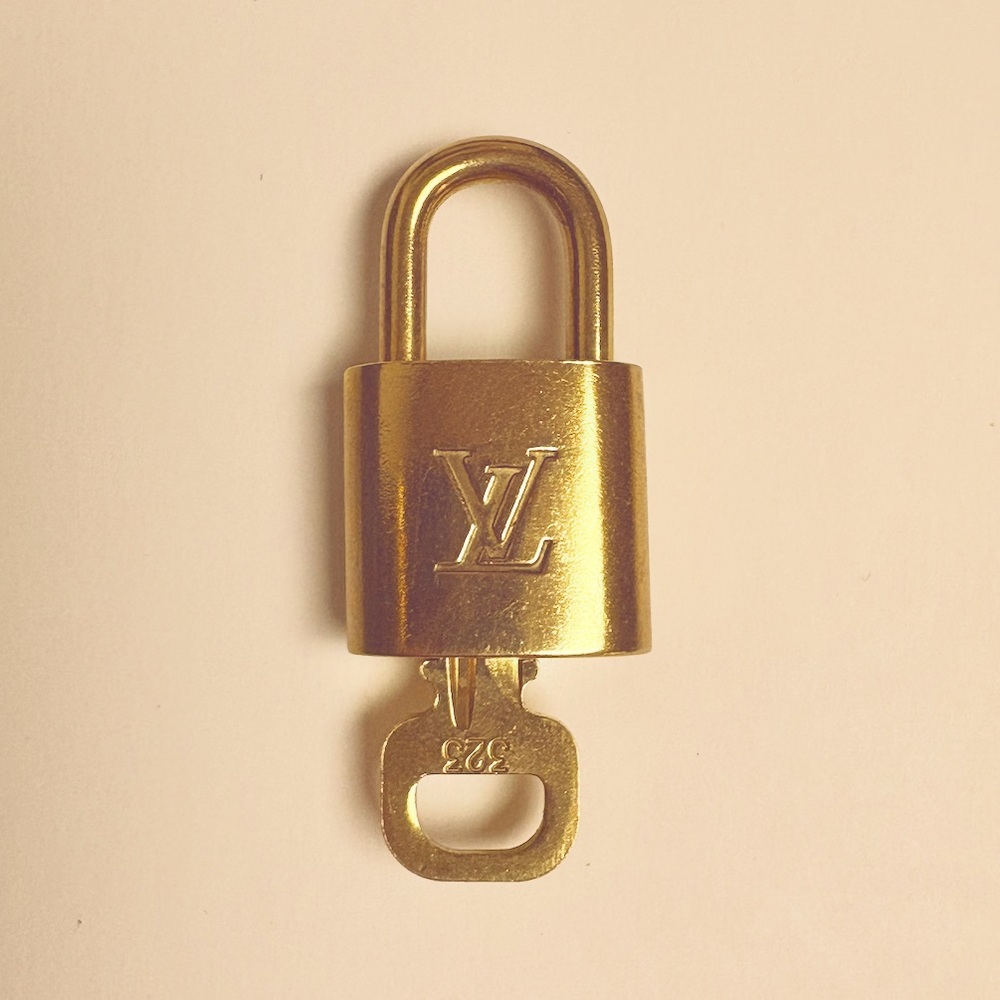 Luxurious Authentic Louis Vuitton Gold Padlock Key Necklace Complimentary - Picture 4 of 5